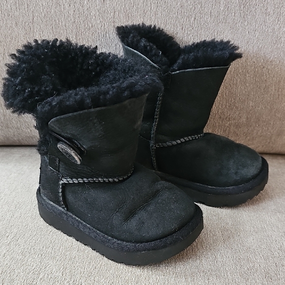 UGG Bailey Button Boots Toddler Size 6 Black - Picture 1 of 9